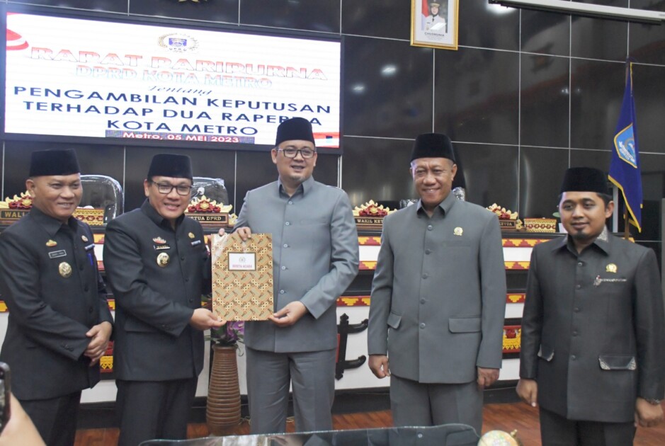 SIDANG PARIPURNA WALIKOTA METRO DAN DPRD SEPAKAT DUKUNG 2 RAPERDA BARU UNTUK KEMAJUAN TEKNOLOGI DAN EKONOMI