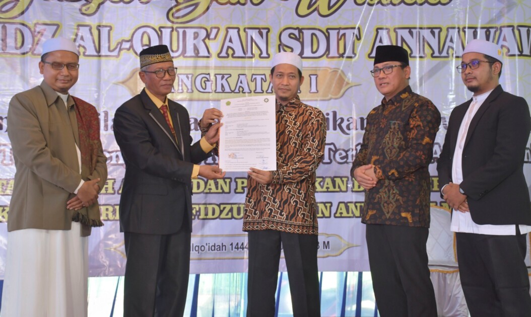 WALIKOTA METRO BANGGA ADANYA HAFIDZ QUR’AN PADA MILAD KE-X DAN WISUDA SDIT PERTAMA