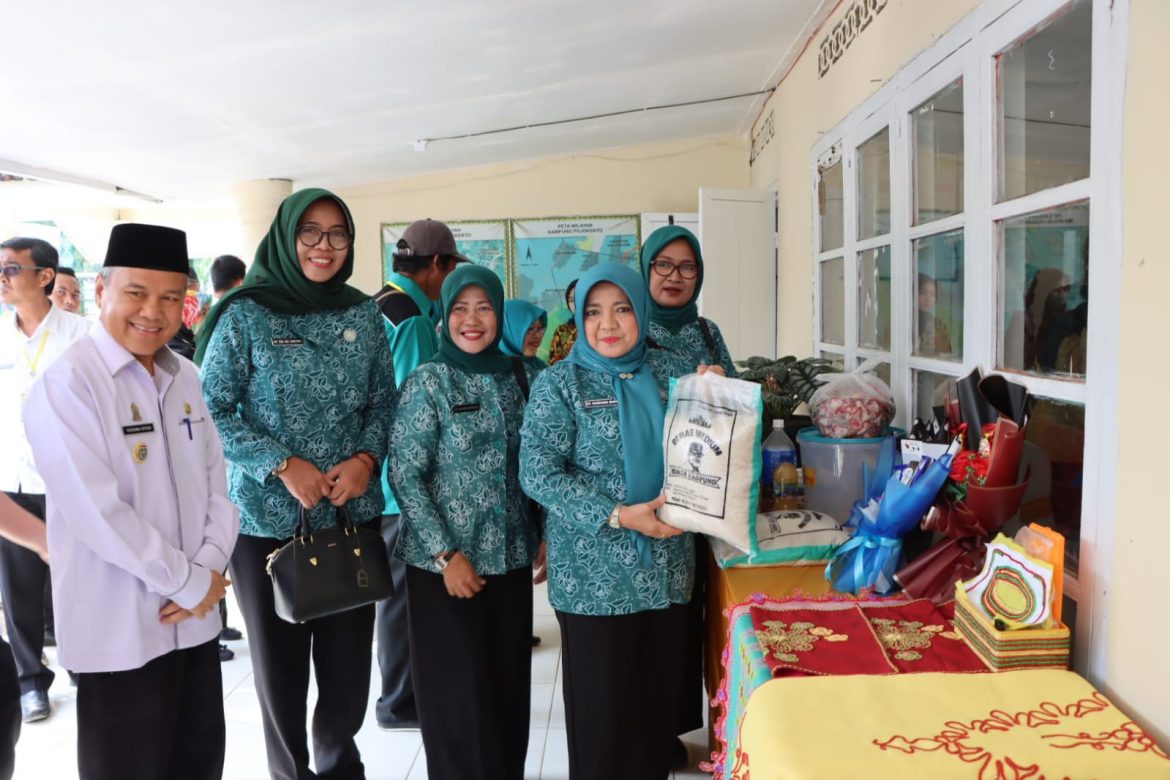 Ketua TP PKK Lampung Tengah Hadiri Di Kecamatan Trimurjo, Penilaian Lomba Kampung Tingkat Kabupaten