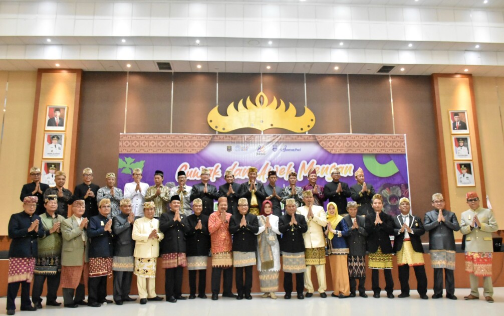 PERINGATI HARI JADI KE 86 PEMKOT METRO GELAR CUWAK DAN AWEK MENGAN