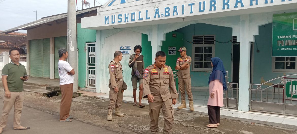 TIM TIBUM SATPOL PP KOTA METRO BERHASIL EXSEKUSI ODGJ YANG MERESAHKAN JAMAAH MASJID BAITURRAHMAN TEJOAGUNG