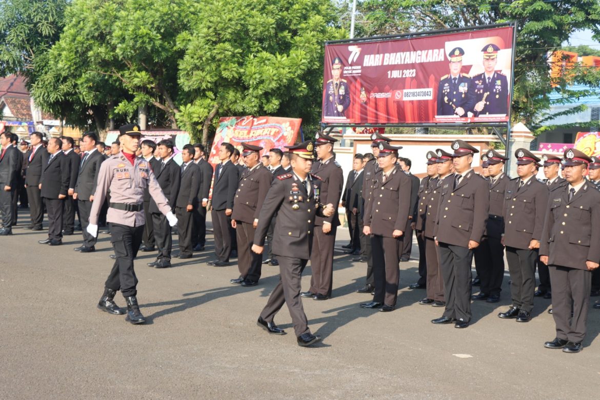 Polres Metro Gelar Upacara Hari Jadi Bhayangkara Ke-77