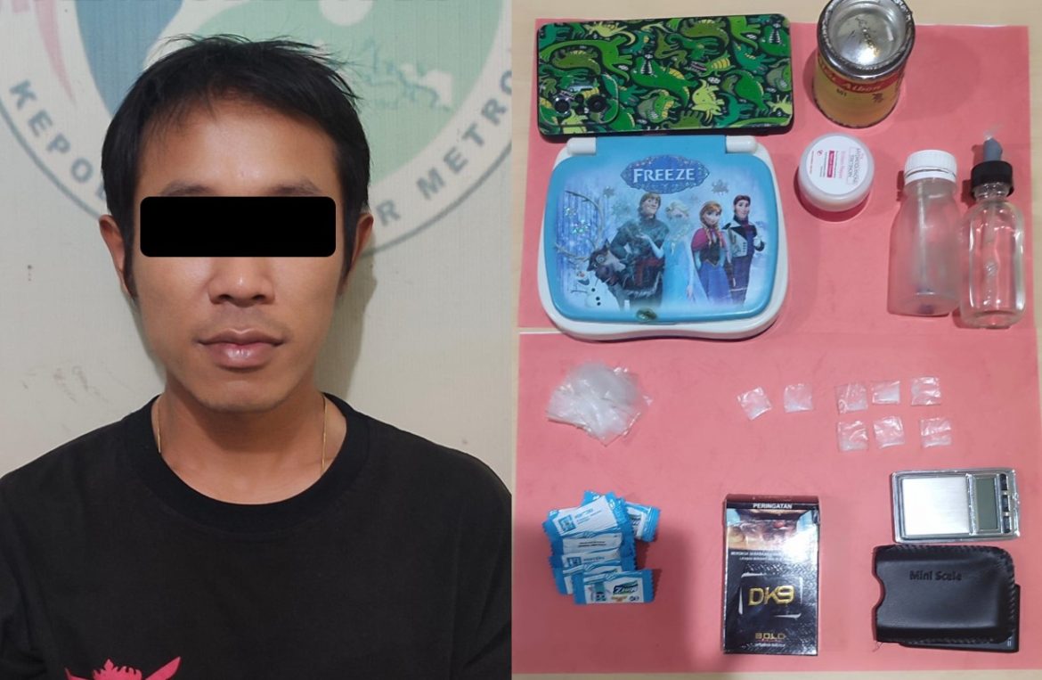 Jual Sabu, Seorang Pemuda Di Gelandang Ke Polres Metro