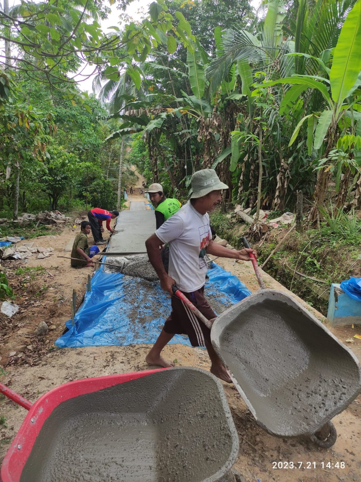 Realisasikan Bangun Jalan Rabat Beton, Anggaran Dana Desa Pemkam Kota Batu.