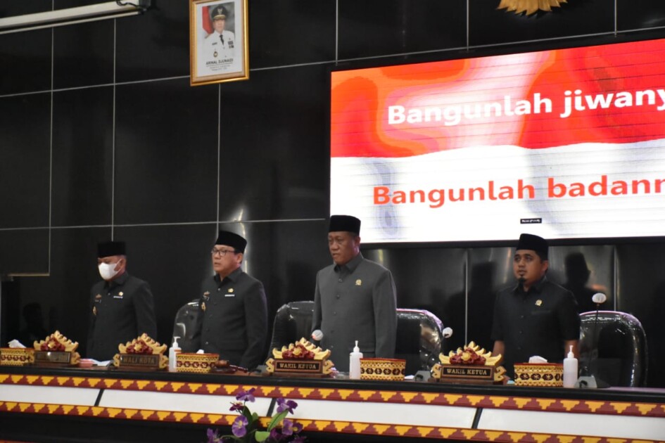 DPRD KOTA METRO RAPAT PARIPURNA TENTANG RETRIBUSI DAERAH