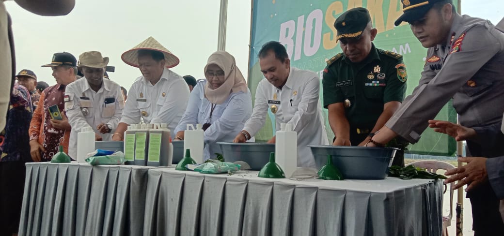 Mewakili Menteri Pertanian Dr. Enie Tauruslina Hadiri Kegiatan Gerakan Tanam Padi Dalam Rangka Antisipasi EL Nino