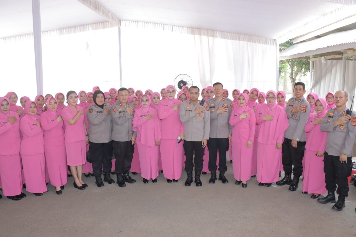 Kapolres Metro Beserta Ketua Bhayangakari Cabang Metro Adakan Kunker Ke Polsek Metro Selatan