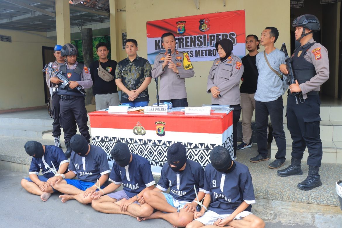 Polres Metro Gelar Konferensi Pers Kasus Curas Dengan Modus COD Kendaraan