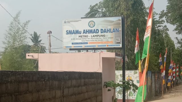 SECURITY SMA.Mu.A.DAHLAN REJOMULYO METRO SELATAN DI DUGA HINA PROFESI DAN PRIBADI WARTAWAN DENGAN TULISAN TIDAK NORMATIF !!