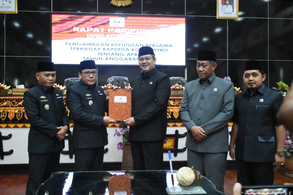 DPRD Kota Metro Menggelar Sidang Paripurna Tentang APBD Tahun Anggaran 2024