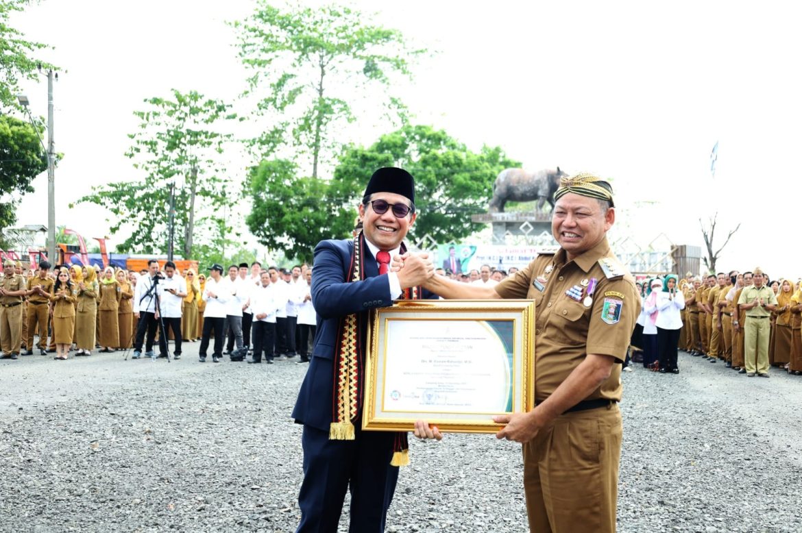 Bupati Lamtim M Dawam Rahardjo Terima Penghargaan dari Kementerian Desa, PDT dan Transmigrasi