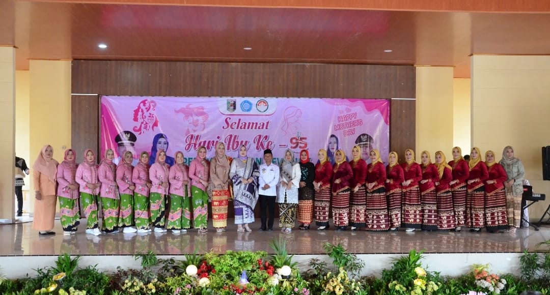 Sekda Lampung Timur, Moch Jusuf Membuka Peringatan Hari Ibu Ke-95 Tahun 2023