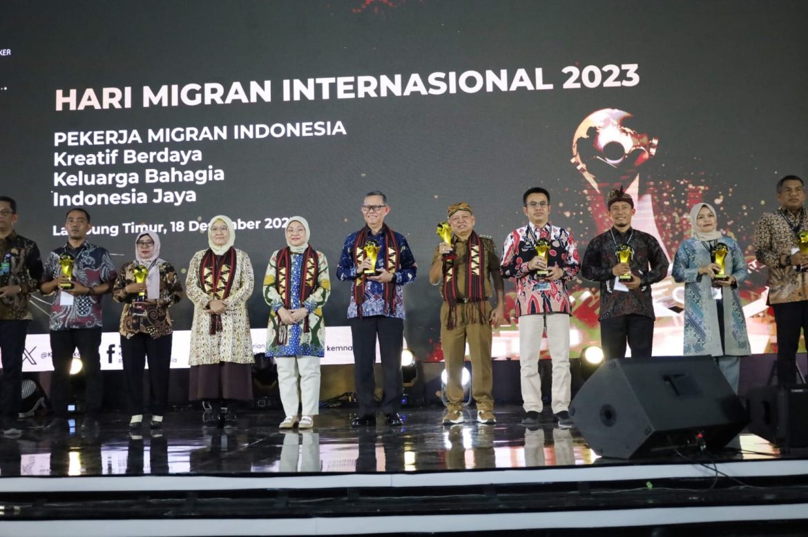 Peringatan Hari Migran Internasional 2023 Pemkab Lamtim Terima Penghargaan Kabupaten Peduli Pekerja Migran Indonesia Tahun 2023