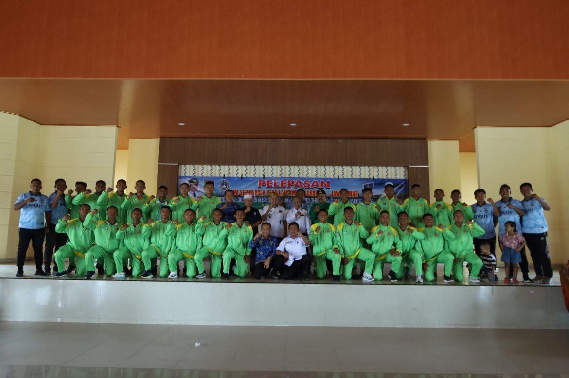 Bupati Lamtim M Dawam Rahardjo Lepas Tim Sepak Bola Persilamtim U-17 Piala Soeratin di Surabaya, Jawa Timur