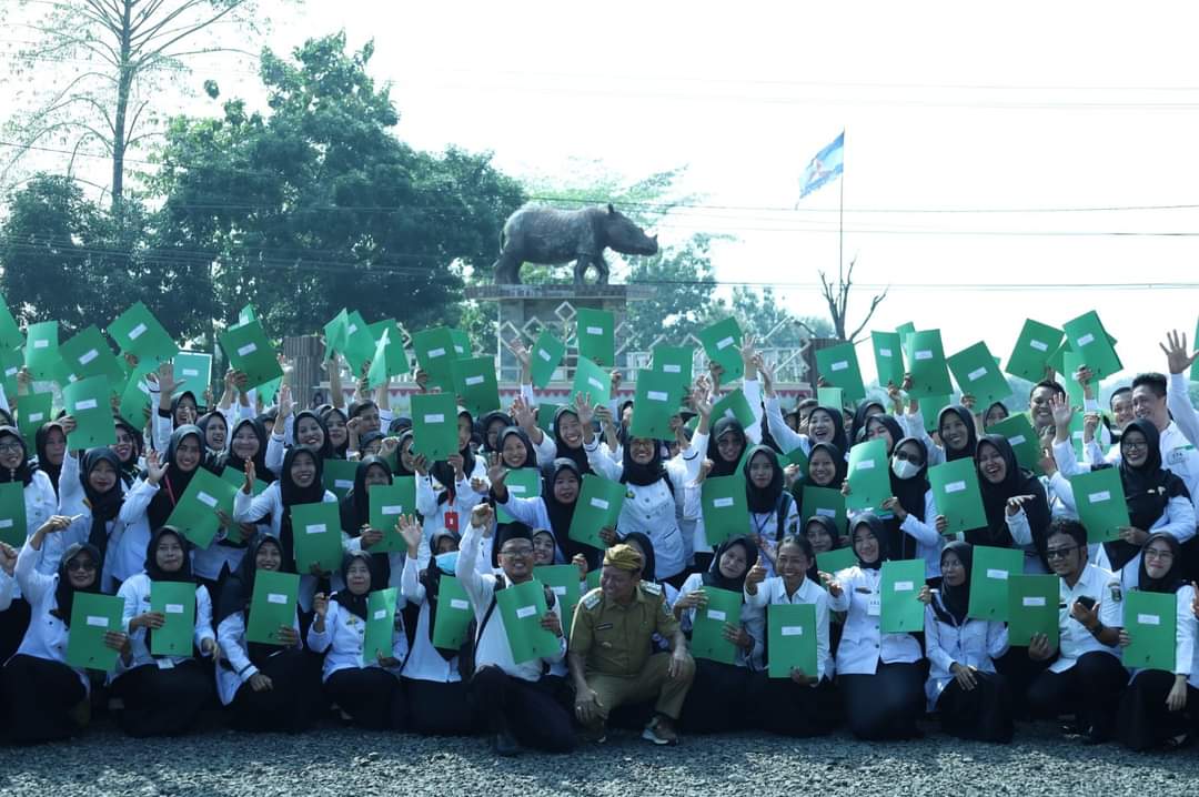 Bupati Dawam Serahkan 196 Petikan SK PPPK Guru dan Tenaga Kesehatan Formasi 2023 Kab Lamtim