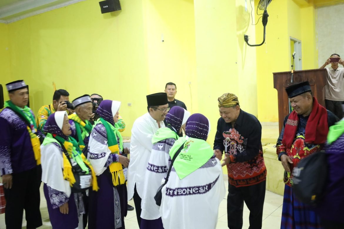 Bupati Lampung Timur, M. Dawam Rahardjo, Secara Resmi Melepas 392 Jamaah Calon Haji kloter 30