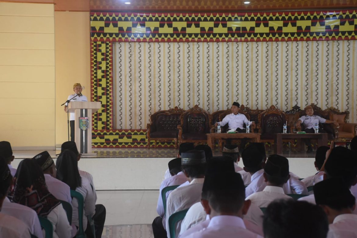Bupati Lampung Timur, M Dawam Rahardjo, secara resmi melantik 106 anggota Badan Permusyawaratan Desa (BPD)