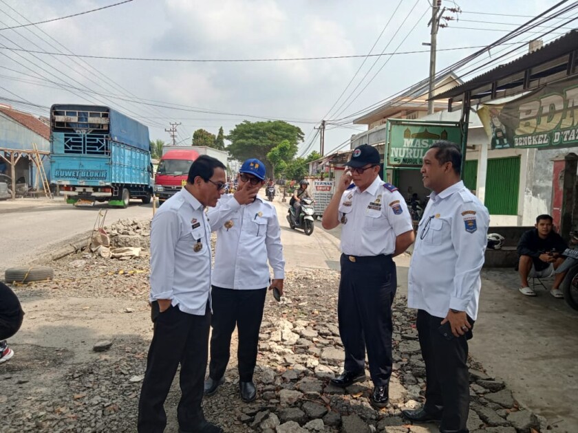 Monitoring Perbaikan Jalan, Wahdi Tekankan Harus Sesuai Spesifikasi