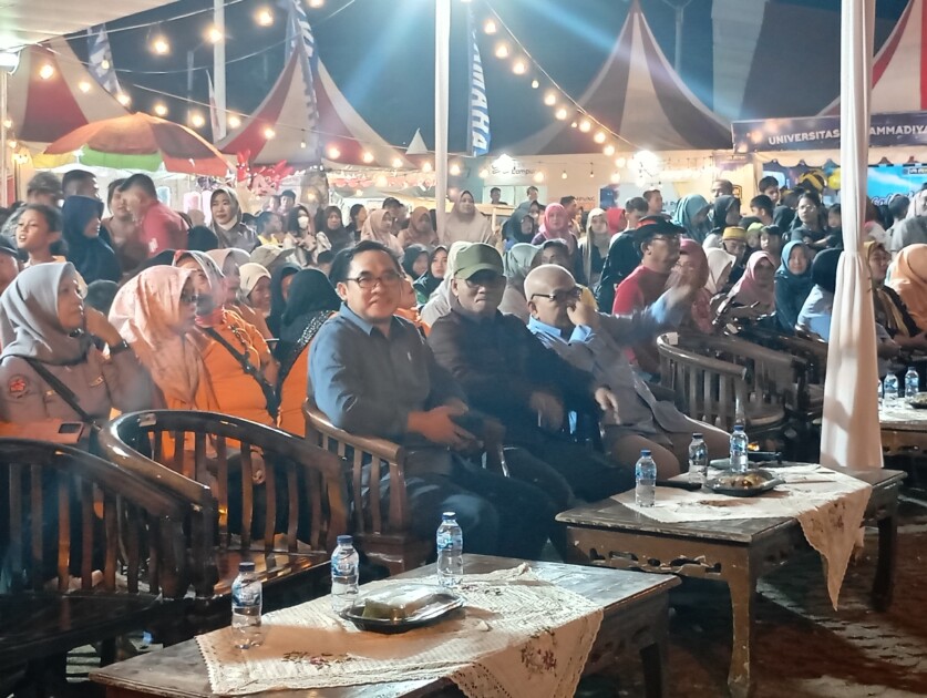 Qomaru Apresiasi Pagelaran Seni Bengkulu dan Jawa di Festival Putri Nuban