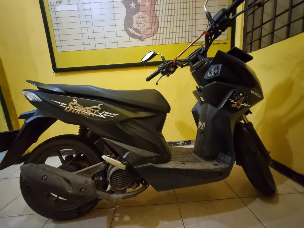 Salah Satu Maling Motor Bersenpi Tewas dan Satunya kritis, di Amuk Massa di Metro Utara
