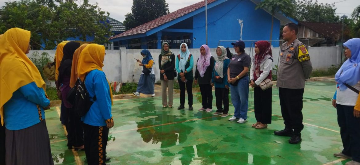Aksi Kader Jumantik Buru Jentik Nyamuk Demi Basmi DBD di Permukiman