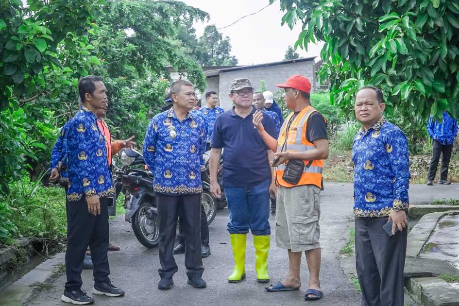 Akibat Hujan Deras Semalam, Sekda Kota Metro Tinjau Lokasi Banjir di TejoAgung