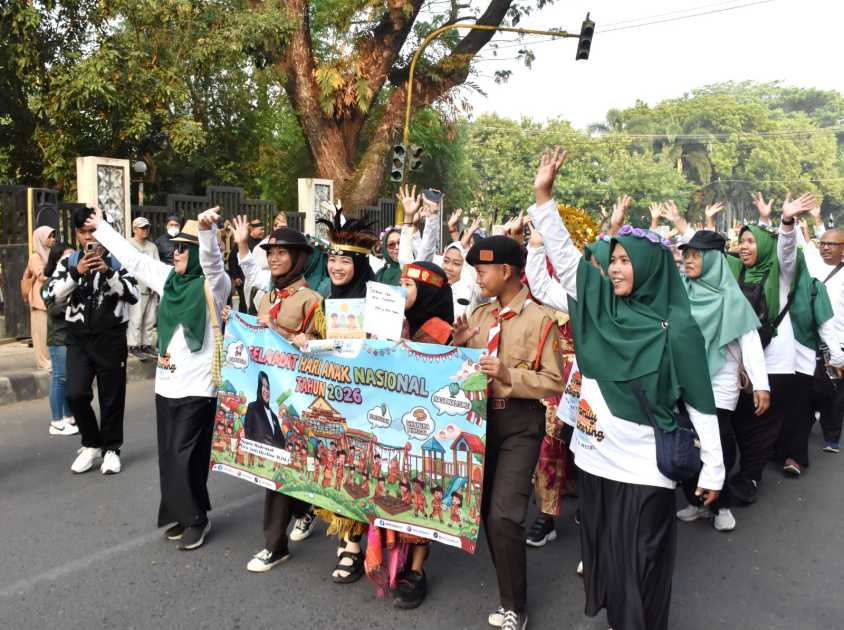 2.300 Pelajar SD dan SMP Kota Metro Meriahkan Karnaval Sehat Hari Anak Nasional ke-42