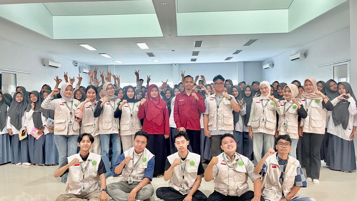 Mahasiswa KKL-PPM Universitas Malahayati Kelompok 59 Gelar Edukasi Mengenai LGBT, IMS, dan HIV di SMK Muhammadiyah 3 Metro