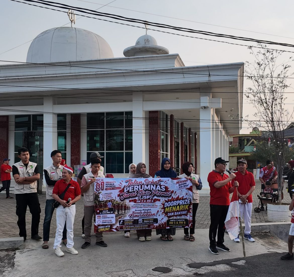 Semarak HUT RI ke 81, Ratusan Warga Perumnas JSP Ikuti Jalan Sehat