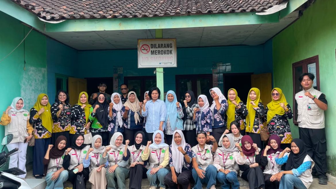 Mahasiswa KKL-PPM Universitas Malahayati Dampingi Kegiatan Posyandu Balita dan Lansia di Karang Rejo