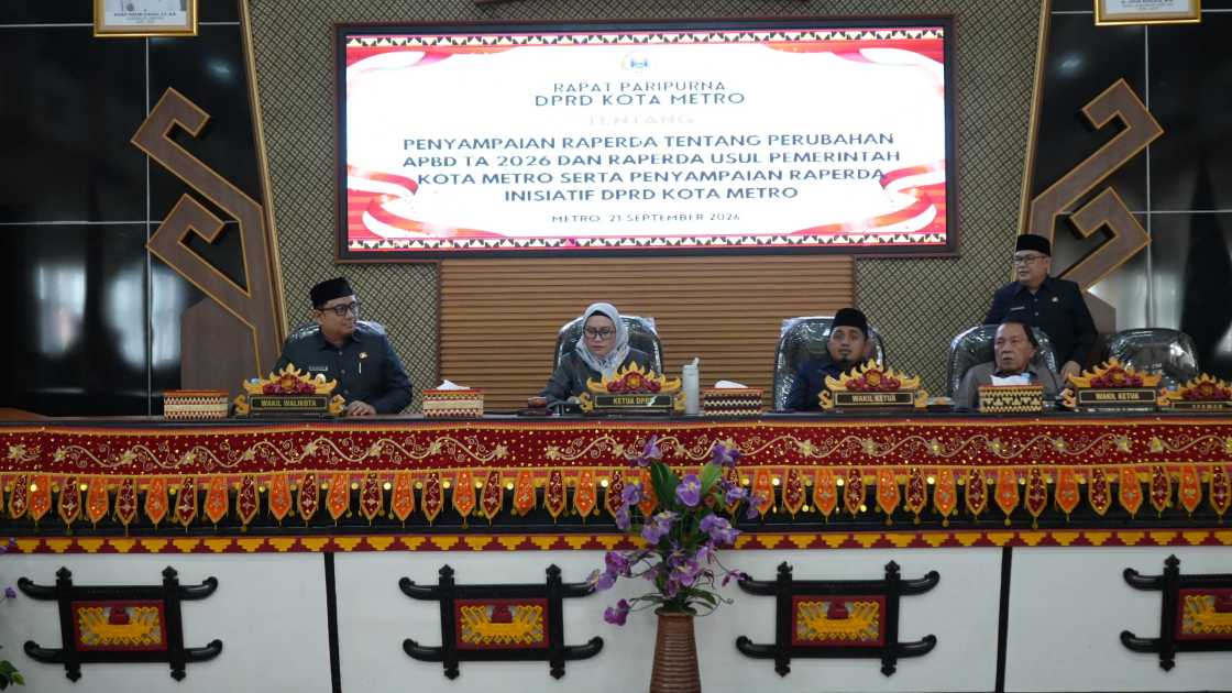 Rapat Peripurna DPRD Kota Metro Tentang Raperda Dan APBD Tahun Anggaran 2026